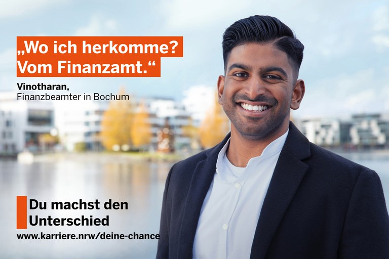 Plakat-Motiv der Kampagne "Du machst den Unterschied". Portrait von Vinotharan, Finanzbeamter in Bochum, darüber gedruckt folgender Text: "Wo ich herkomme? Vom Finanzamt"