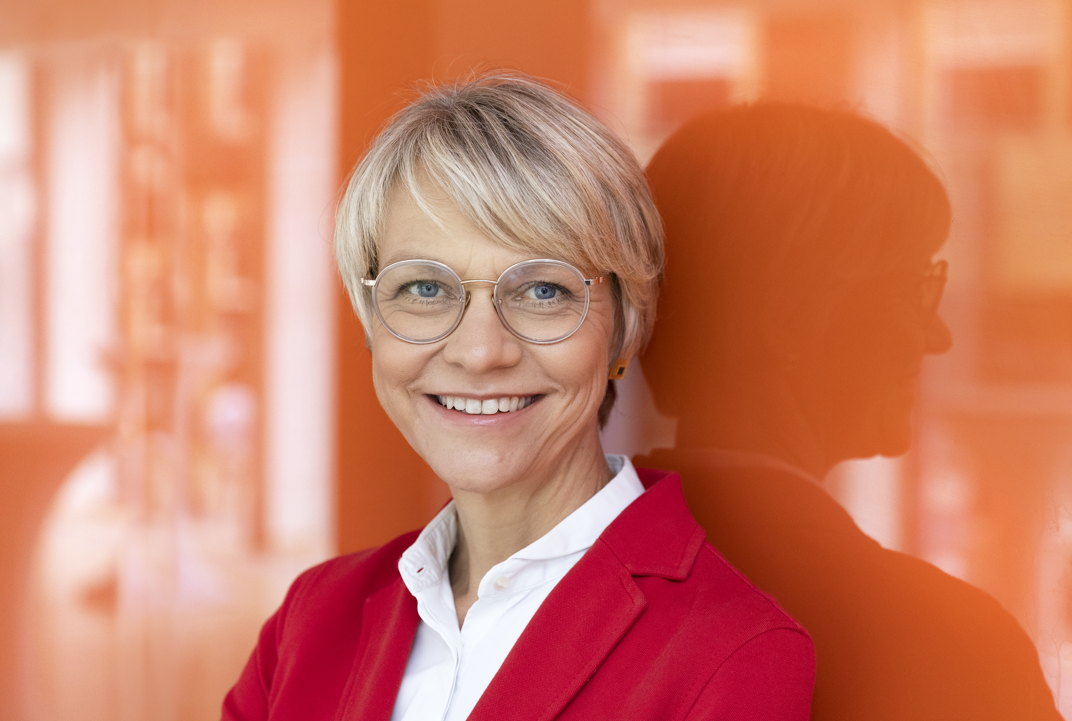 Portraitfoto von Dorothee Feller, Ministerin für Schule und Bildung des Landes Nordrhein-Westfalen