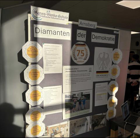 Das Foto zeigt den Stand Diamanten der Demokratie bei der Regionalen Lernstatt NRW.