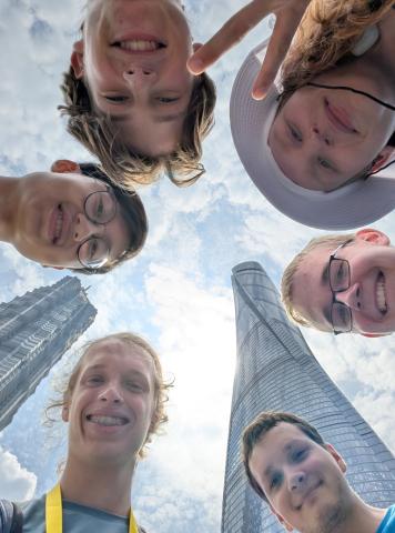 Im Uhrzeigersinn: Benedict Sittig, Gregorii Kukanov, Ben Fischer, Clemens Böke, Johannes Jacob und David Kurniady in Shanghai