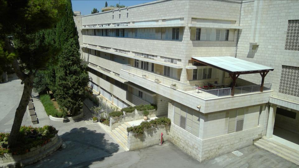 Das Foto zeigt eine Außenansicht der Deutschen Schmidt-Schule Jerusalem