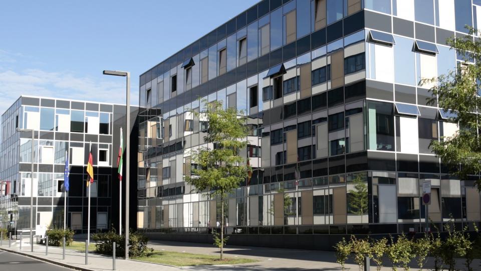 Außenansicht des Gebäudes des Ministeriums für Schule und Bildung NRW in Düsseldorf.