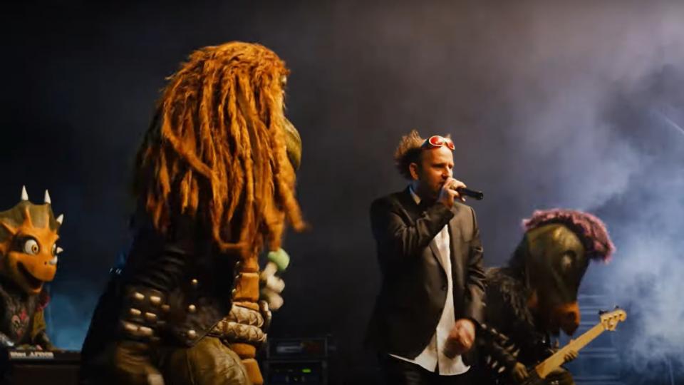 Standbild aus Tom Lehels Musikvideo "Wir wollen Mobbing-frei". Standbild aus Tom Lehels Musikvideo "Wir wollen Mobbing-frei".