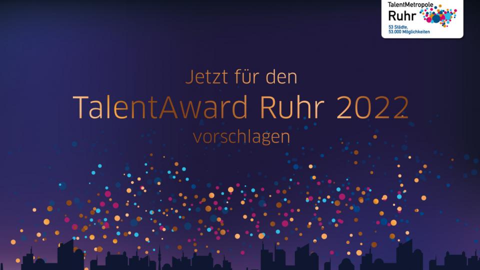 Auf dem Nachthimmel über dem Ruhrgebiet kann man den Schriftzug "Jetzt für den TalentAward Ruhr 2022 vorschlagen" lesen. Auf dem Nachthimmel über dem Ruhrgebiet kann man den Schriftzug "Jetzt für den TalentAward Ruhr 2022 vorschlagen" lesen.