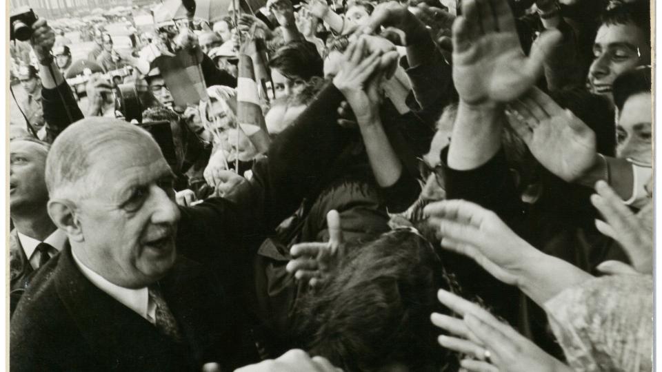 Der damalige französische Präsident de Gaulle bereiste 1962 die BR Deutschland und traf viele Bürgerinnen und Bürger des Landes. Der damalige französische Präsident de Gaulle bereiste 1962 die BR Deutschland und traf viele Bürgerinnen und Bürger des Landes.