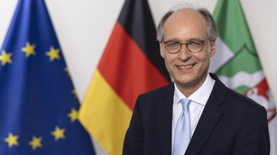 Portraitfoto von Dr. Urban Mauer, Staatssekretär im Ministerin für Schule und Bildung des Landes Nordrhein-Westfalen