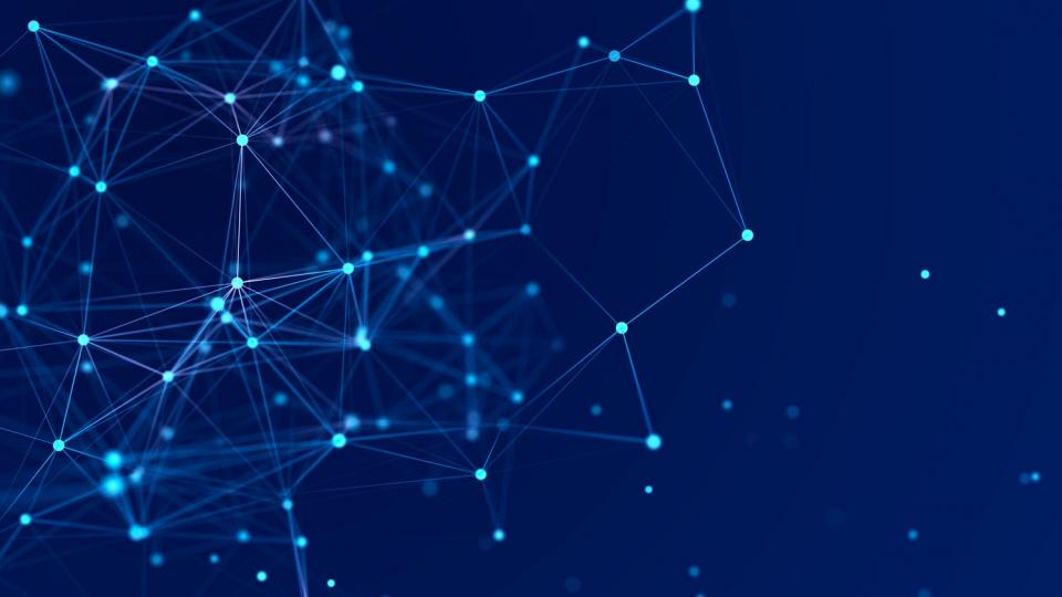 Auf einen dunkelblauen Hintergrund projiziertes stilisiertes digitales Netzwerk (weiße Kreise, die mit Linien miteinander verbunden sind). Auf einen dunkelblauen Hintergrund projiziertes stilisiertes digitales Netzwerk (weiße Kreise, die mit Linien miteinander verbunden sind).