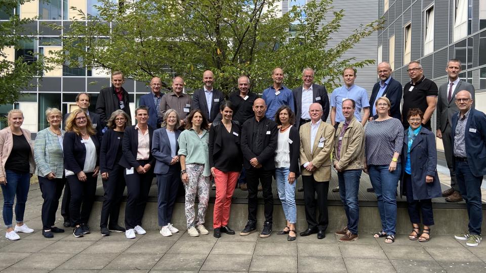 Gruppenfoto im Rahmen der Tagung der Rückkehrenden aus dem Auslandsschuldienst 2022 Gruppenfoto im Rahmen der Tagung der Rückkehrenden aus dem Auslandsschuldienst 2022