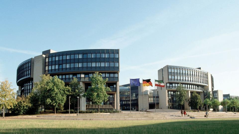 Man sieht den Landtag NRW von außen. Man sieht den Landtag NRW von außen.