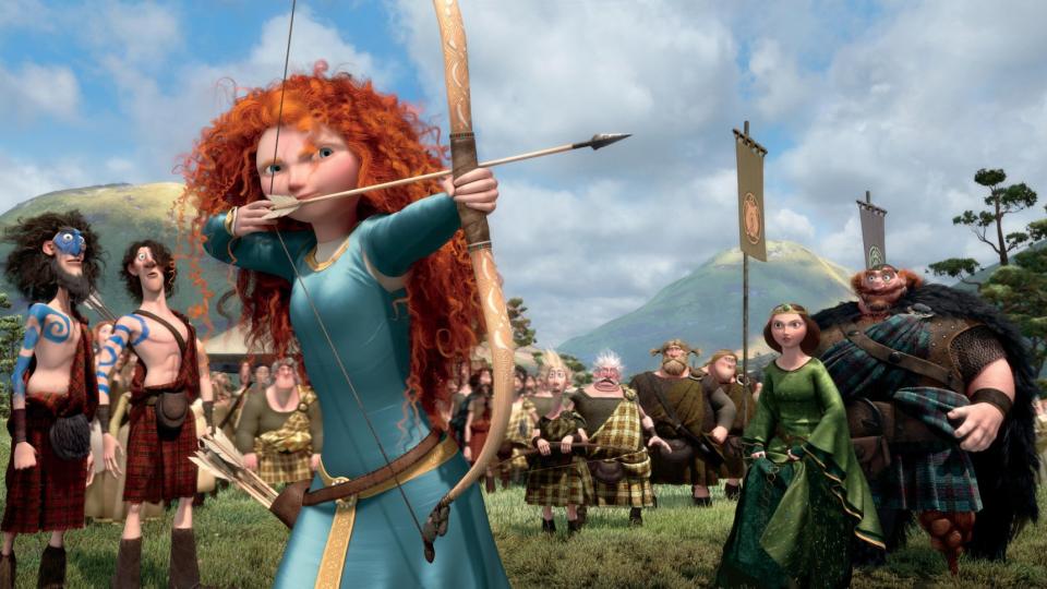 Prinzessin Merida schießt mit Pfeil und Bogen. Prinzessin Merida schießt mit Pfeil und Bogen.