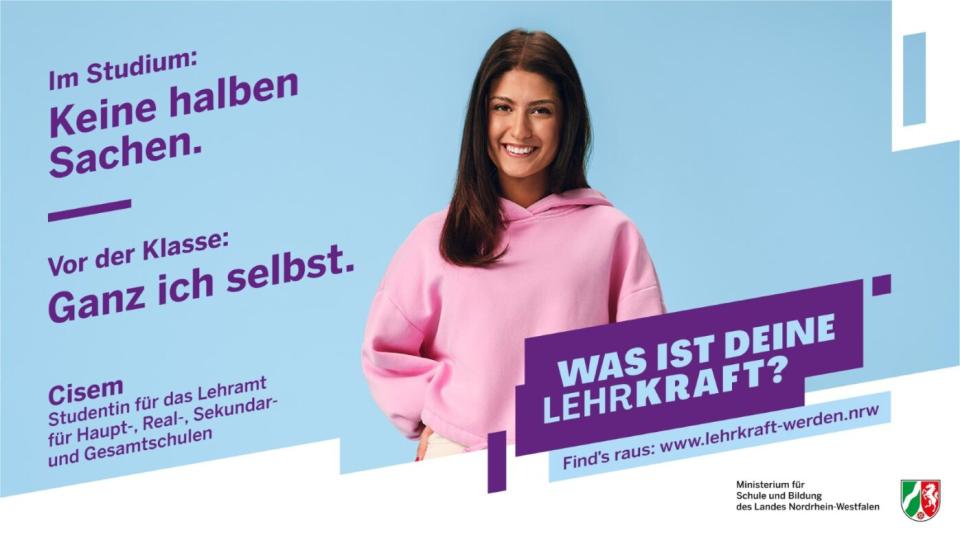 Banner zur Werbekampagne für den Beruf der Lehrkraft: Portrait einer Frau, darauf Schriftzug: "Im Studium: Keine halben Sachen. Vor der Klasse: Ganz ich selbst. Cisem Studentin für das Lehramt für Haupt-, Real-, Sekundar- und Gesamtschulen - Was ist Deine Lehrkraft? Find's raus: www.lehrkraft-werden.nrw"