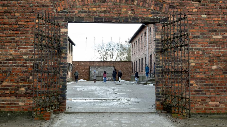 Die Todeswand zwischen Block 10 und Block 11: Hier wurden mehr als 20.000 Häftlinge ohne Prozess erschossen.