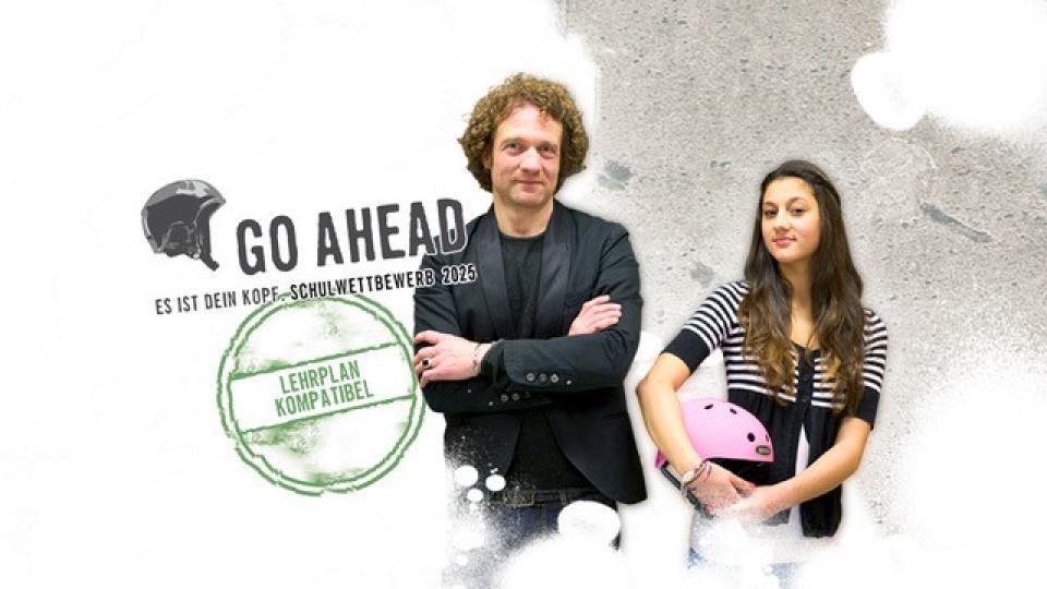 Eine erwachsene Person und eine Jugendliche mit einem Helm unter dem Arm stehen nebeneinander, neben ihnen die grafische Darstellung eines Helms neben dem Schriftzug "Go ahead - Es ist dein Kopf - Schulwettbewerb - Lehrplan kompatibel" Eine erwachsene Person und eine Jugendliche mit einem Helm unter dem Arm stehen nebeneinander, neben ihnen die grafische Darstellung eines Helms neben dem Schriftzug "Go ahead - Es ist dein Kopf - Schulwettbewerb - Lehrplan kompatibel"