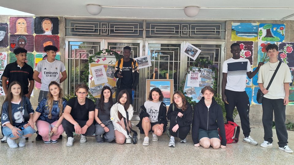 Schülerinnen und Schüler mit Fluchterfahrung aus Bad Driburg arbeiten im Rahmen eines ERASMUS+-Projektes mit Gleichaltrigen aus Gran Canaria zusammen. Schülerinnen und Schüler mit Fluchterfahrung aus Bad Driburg arbeiten im Rahmen eines ERASMUS+-Projektes mit Gleichaltrigen aus Gran Canaria zusammen.