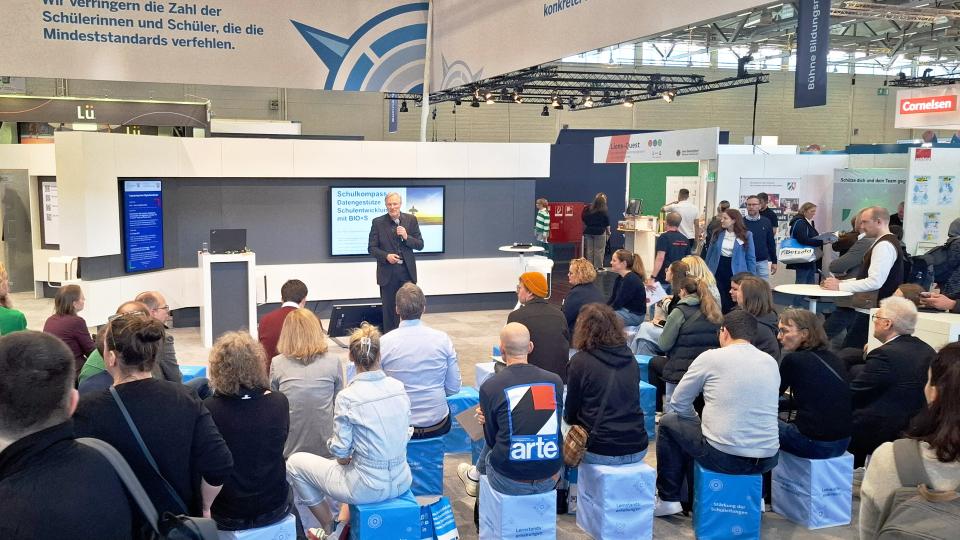 Prof. Dr. Stephan Huber referierte zum Schulkompass NRW 2030 auf der didacta 2026.