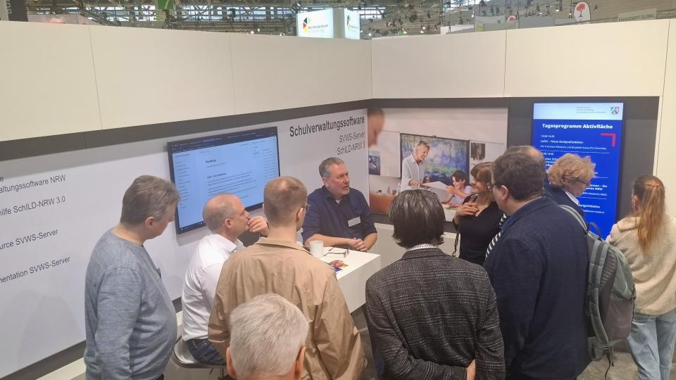 Großer Andrang am Beratungsstand zum Thema Schulverwaltungssoftware bei der didacta 2026.