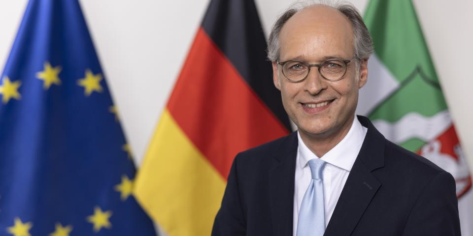 Portraitfoto von Dr. Urban Mauer, Staatssekretär im Ministerin für Schule und Bildung des Landes Nordrhein-Westfalen