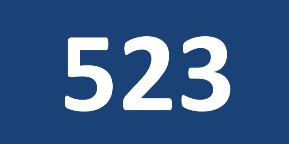 Die Zahl 523 in weißer Schrift auf blauem Grund.