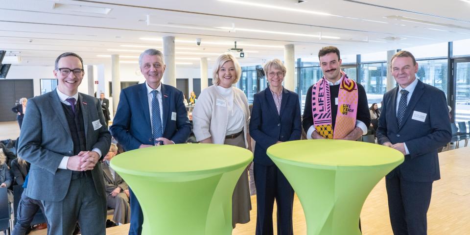 Ministerin Dorothee Feller mit den Partnerinnen und Partnern von Fit for life (7. Januar 2026)