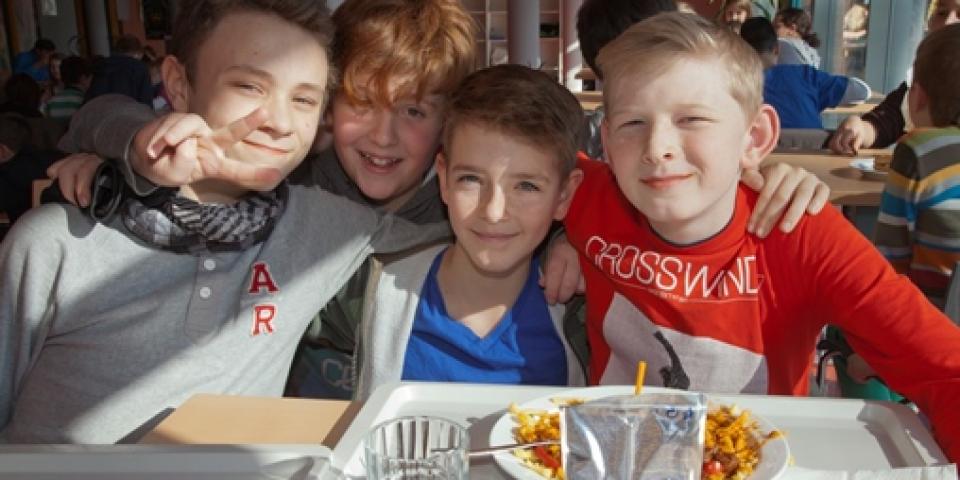 Gemeinsames-Schulmittagessen