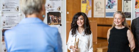 Ministerin Feller im Gespräch an der Joseph-Beuys-Gesamtschule Düsseldorf