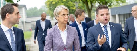 Ministerin Feller beim Besuch des Schulcampus Meckenheim