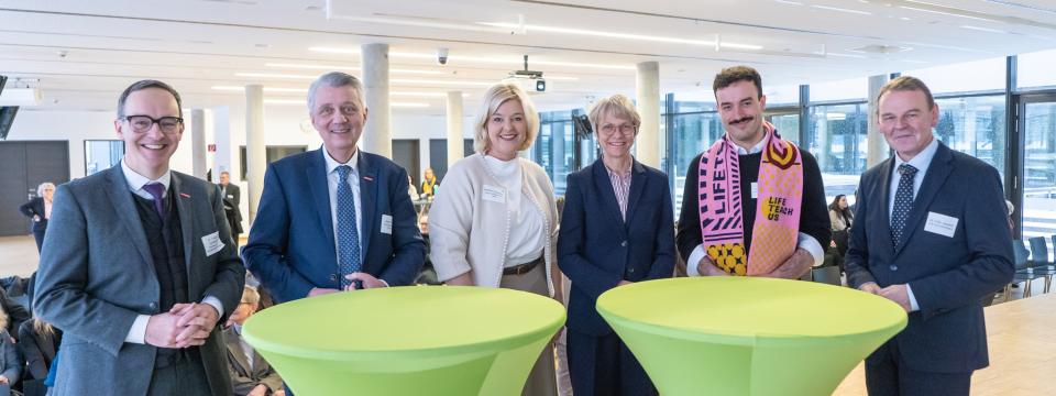 Ministerin Dorothee Feller mit den Partnerinnen und Partnern von Fit for life (7. Januar 2026)