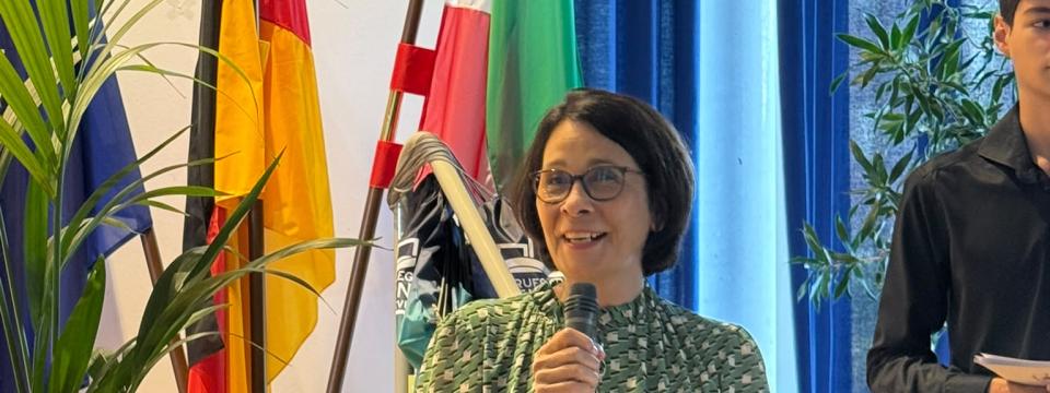 Abteilungsleiterin 3 hält Rede in Schule