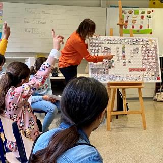 Kinder und Jugendliche in der ZUE Neuss erhalten ein schulnahes Bildungsangebot.