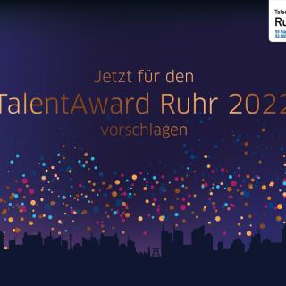 Auf dem Nachthimmel über dem Ruhrgebiet kann man den Schriftzug "Jetzt für den TalentAward Ruhr 2022 vorschlagen" lesen.