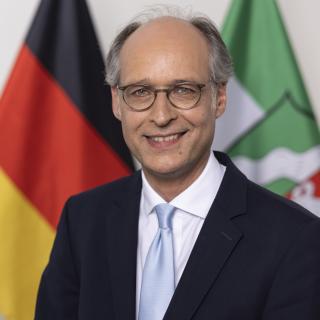 Portraitfoto von Dr. Urban Mauer, Staatssekretär im Ministerin für Schule und Bildung des Landes Nordrhein-Westfalen