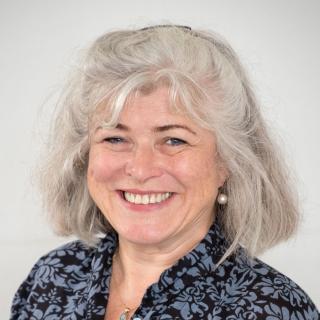 Portrait von Michaela Rastede, Leiterin des Programms Digitale Drehtür.