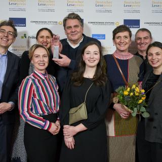 Gruppenbild der ersten Preisträger des Deutschen Lesepreises 2025