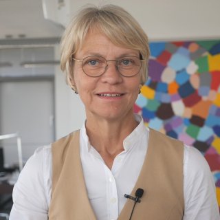 Standbild von Schulministerin Dorothee Feller aus ihrer Videobotschaft zum Schulkompass NRW 2030.