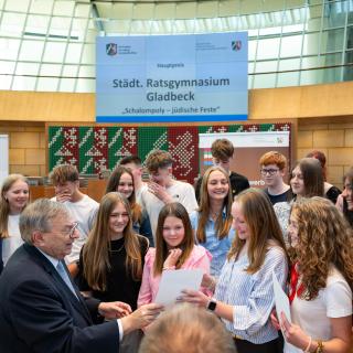 Abraham Lehrer und Schülerinnen und Schüler des Ratsgymnasiums Gladbeck