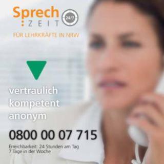 Plakat: Im Hintergrund in Unschärfe Foto einer telefonierende Frau erkennbar, darüber liegt die Schrift; "Sprech:zeit für Lehrkräfte in NRW - vertraulich, kompetent, anonym - 08000007715 - Erreichbarkeit: 24 Stunden am Tag, 7 Tage in der Woche - Zeit für psychosoziale Themen - Sprechen Sie mit den Experten - Im Auftrag des MSB als Erweiterung bestehender Beratungsangebote.
